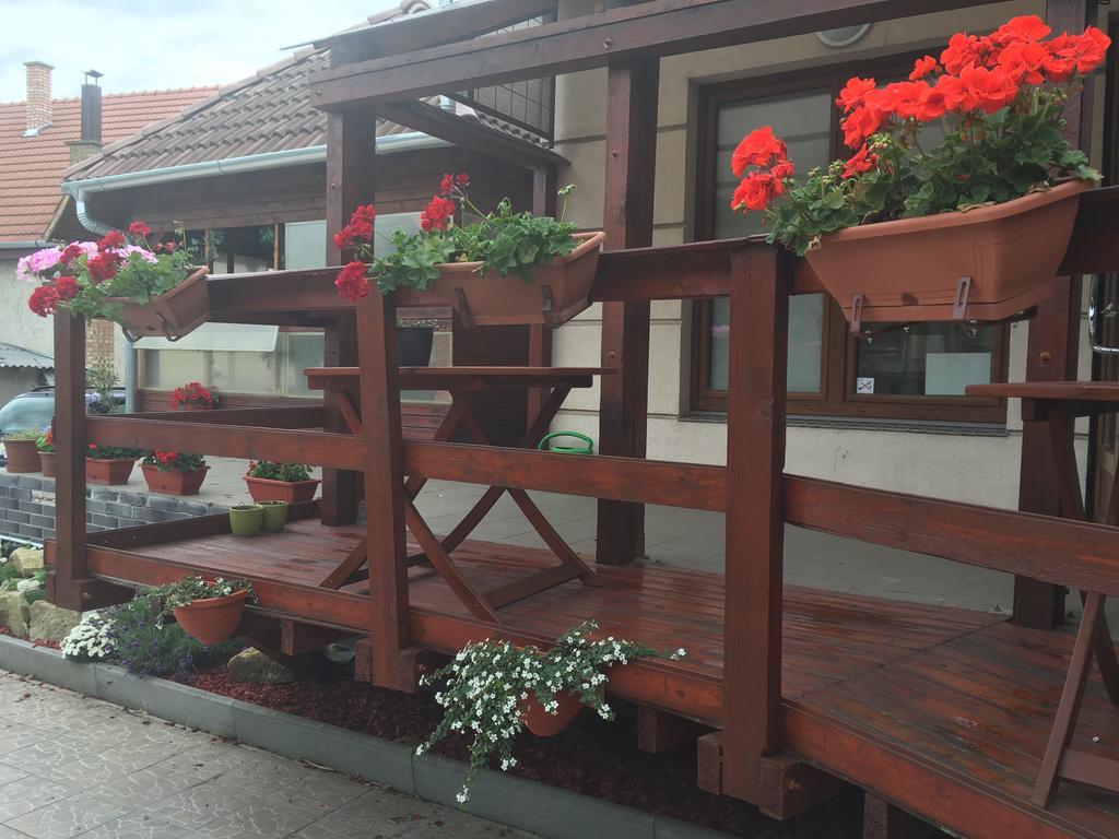 Abszolút Hotel és Panzió Nyirbator Exterior foto
