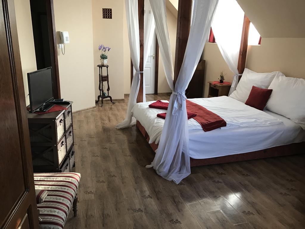 Abszolút Hotel és Panzió Nyirbator Exterior foto