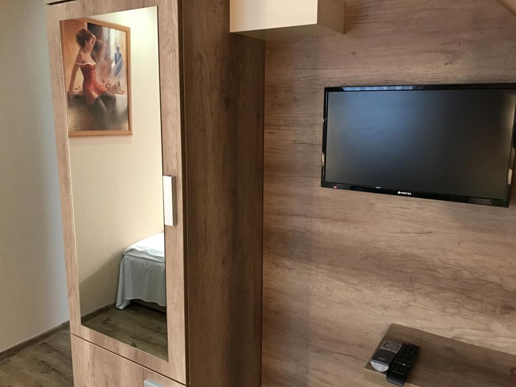 Abszolút Hotel és Panzió Nyirbator Exterior foto